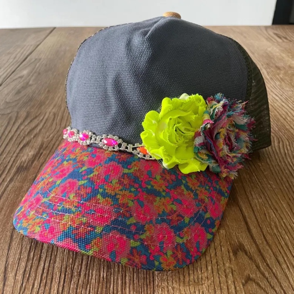 NATURAL LIFE Floral Cap with Neon Flowers